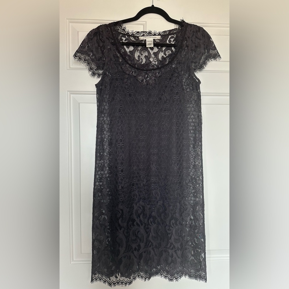 Diane Von Furstenberg lace cocktail dress in size 4